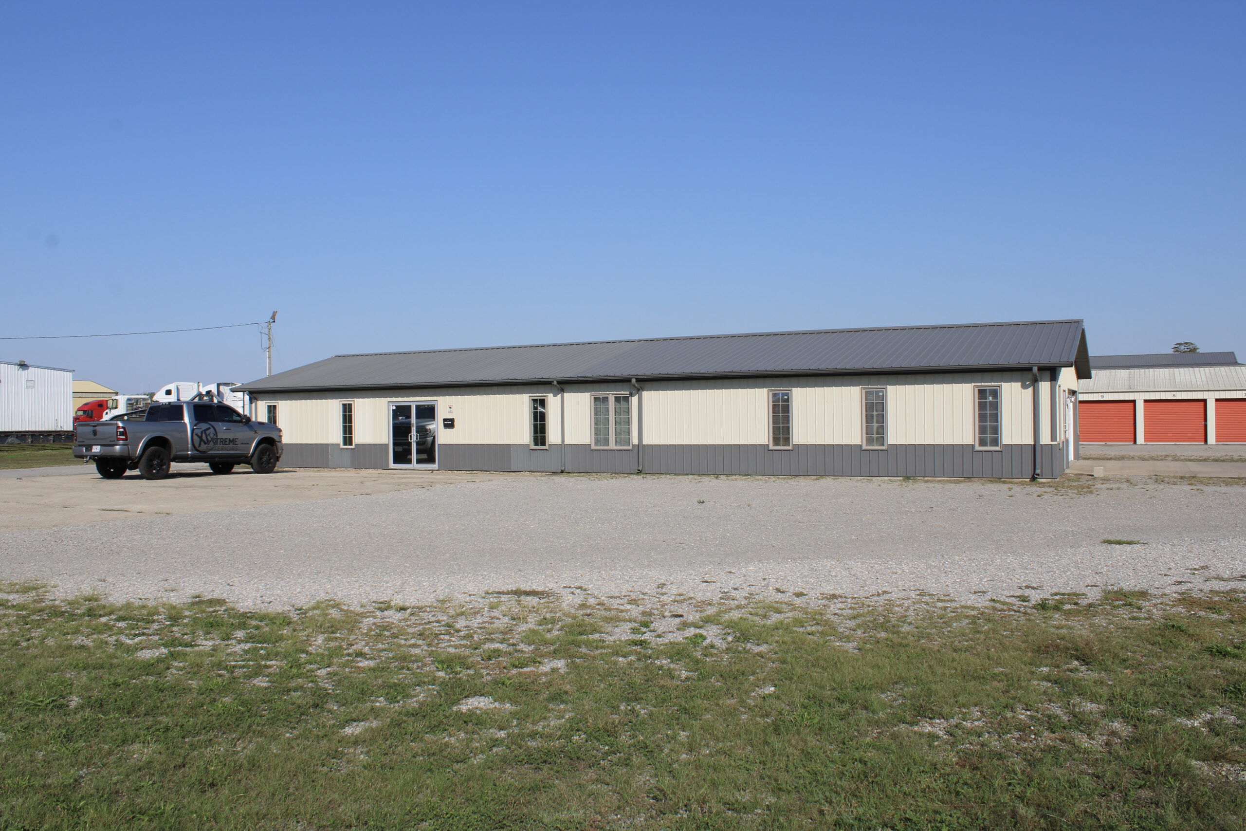 commercial building exterior of showroom for Xtreme Exteriors in Sikeston, MO