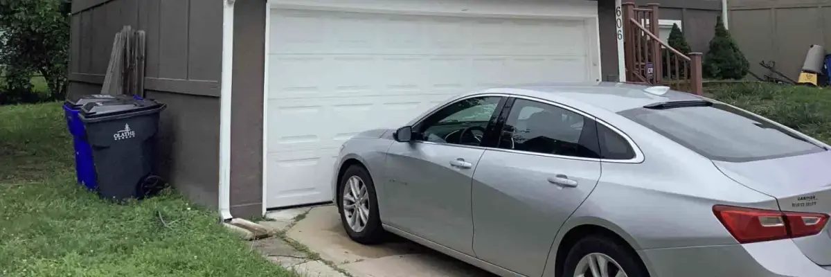 home in Shawnee with well-maintained siding, car parked in driveway – Xtreme Exteriors